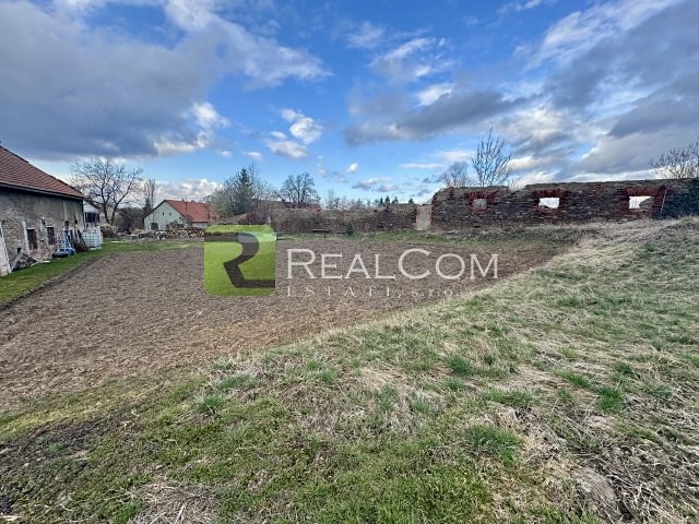 Prodej stavebního pozemku 961 m² - foto 1