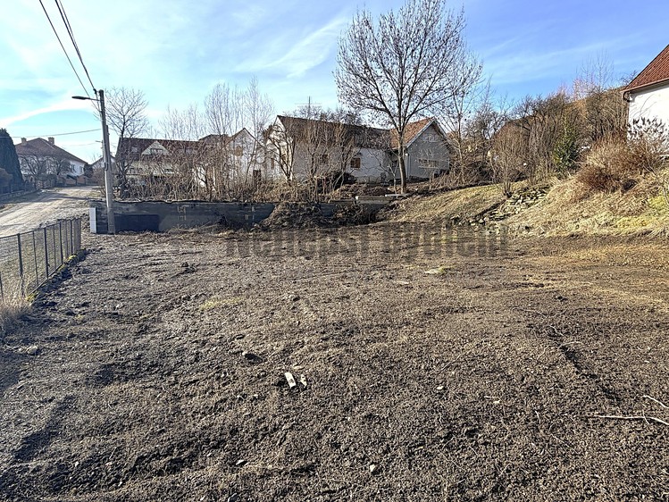 Prodej stavebního pozemku 408 m² - foto 1