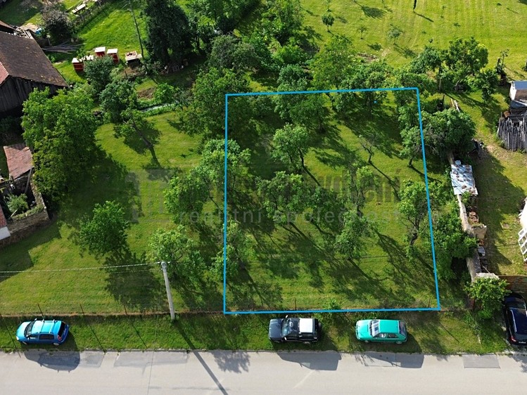 Prodej stavebního pozemku 490 m² - foto 1