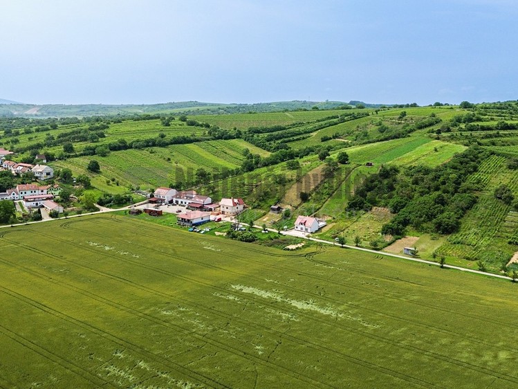 Prodej stavebního pozemku 3 395 m² - foto 2