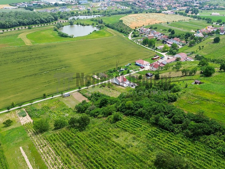 Prodej stavebního pozemku 3 395 m² - foto 1