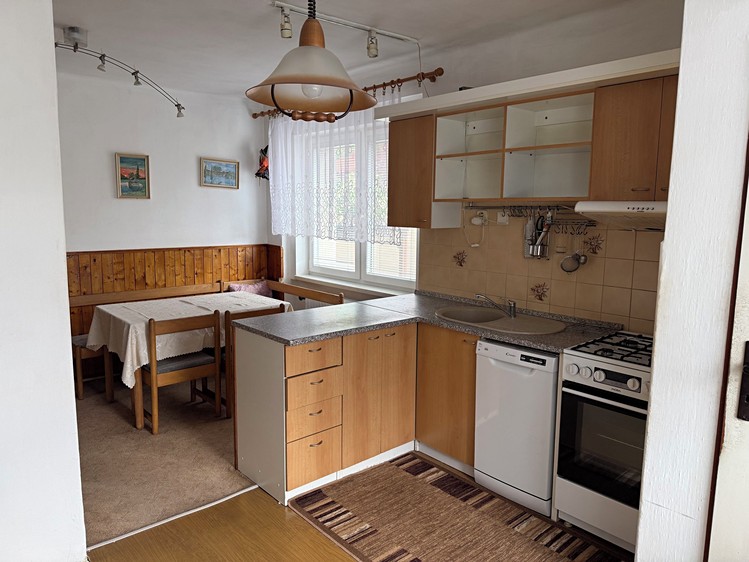 Prodej rodinného domu 198 m², pozemek 800 m² - foto 4
