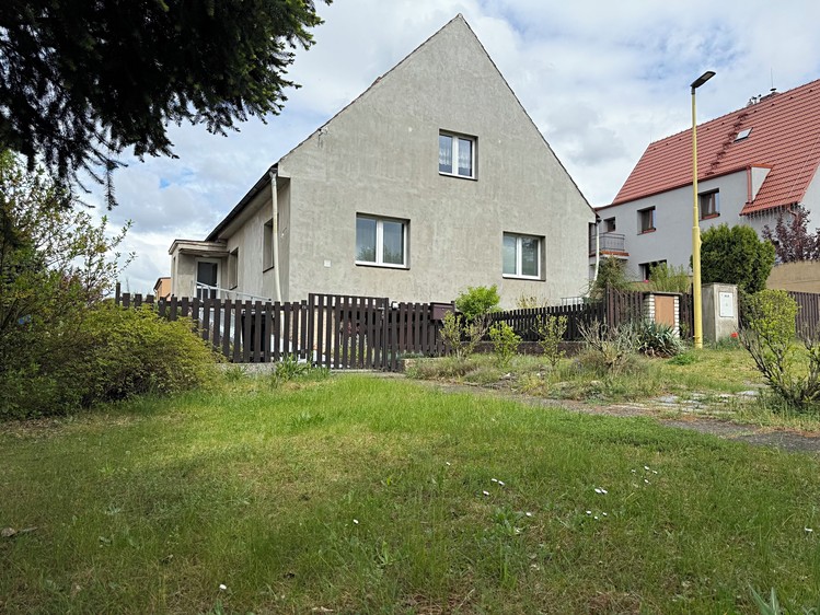 Prodej rodinného domu 198 m², pozemek 800 m² - foto 3