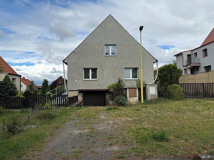 Prodej rodinného domu 198 m², pozemek 800 m² - foto 1