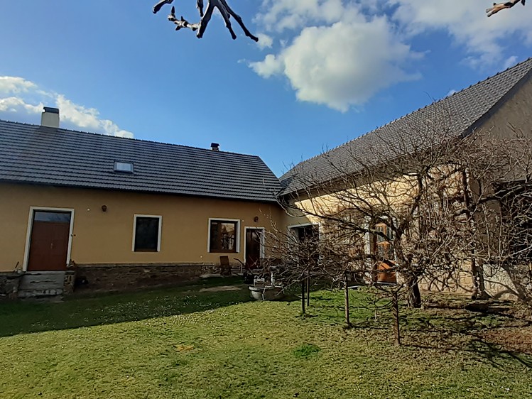 Prodej rodinného domu 342 m², pozemek 3 612 m² - foto 1