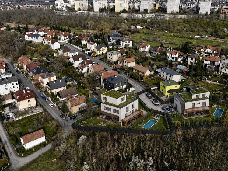 Prodej stavebního pozemku 740 m² - foto 3