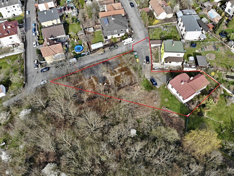 Prodej stavebního pozemku 740 m² - foto 1