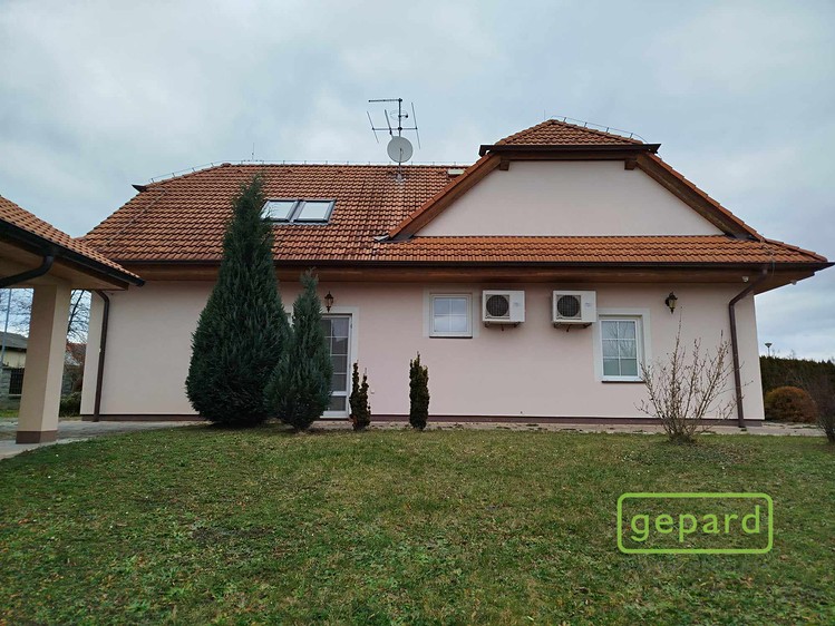 Prodej  rodinného domu 218 m², pozemek 1 352 m² - foto 7