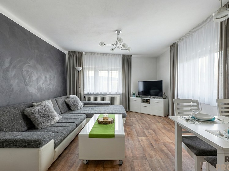 Prodej rodinného domu 200 m², pozemek 1 688 m² - foto 2