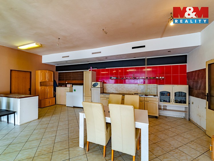 Prodej rodinného domu 650 m², pozemek 460 m² - foto 8