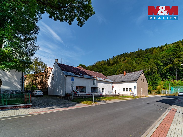 Prodej rodinného domu 650 m², pozemek 460 m² - foto 2