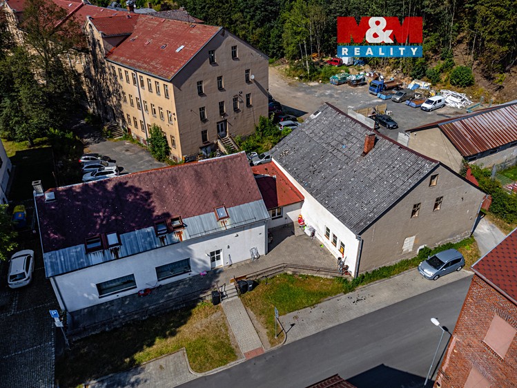 Prodej rodinného domu 650 m², pozemek 460 m² - foto 1