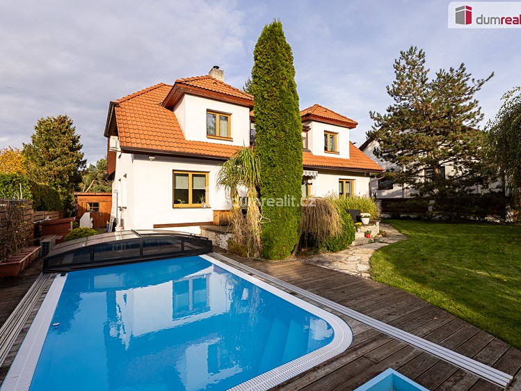 Prodej vily 300 m², pozemek 726 m² - foto 2