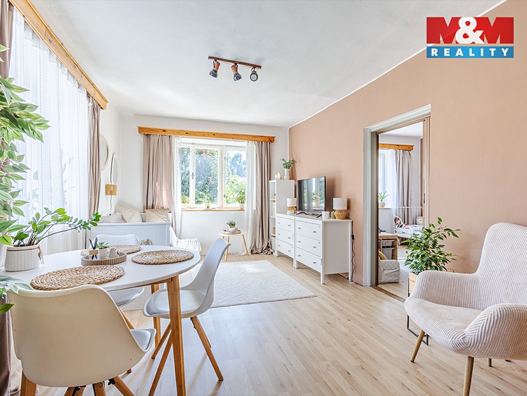 Prodej rodinného domu 240 m², pozemek 775 m² - foto 5