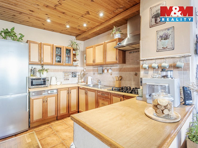 Prodej rodinného domu 240 m², pozemek 775 m² - foto 3