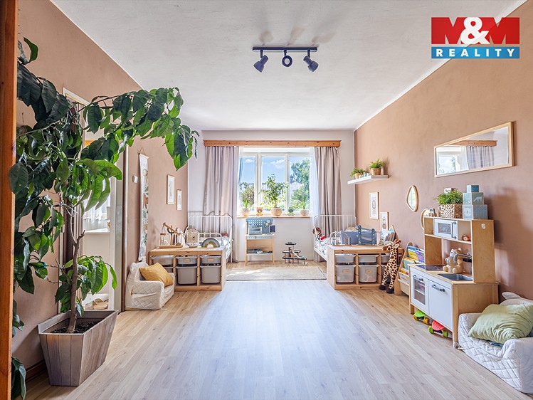 Prodej rodinného domu 240 m², pozemek 775 m² - foto 4