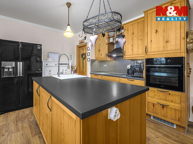 Prodej  rodinného domu 139 m², pozemek 977 m² - foto 3