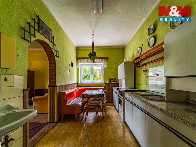 Prodej rodinného domu 200 m², pozemek 1 711 m² - foto 6