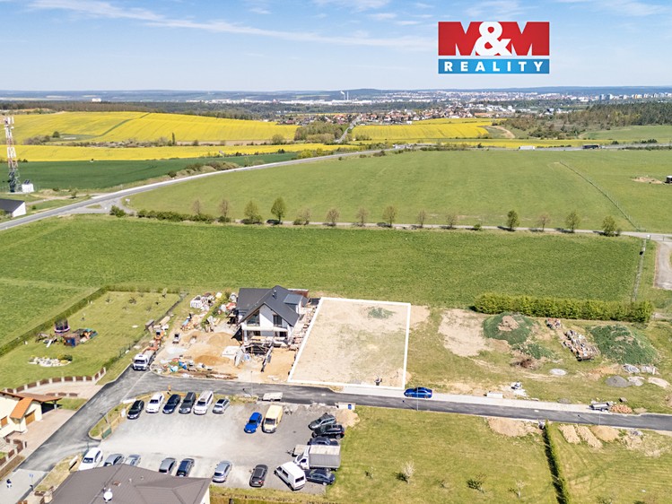 Prodej stavebního pozemku 747 m² - foto 1