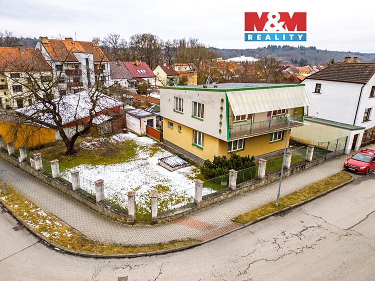 Prodej rodinného domu 205 m², pozemek 646 m² - foto 1