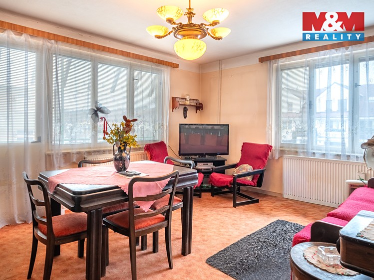 Prodej rodinného domu 205 m², pozemek 646 m² - foto 2