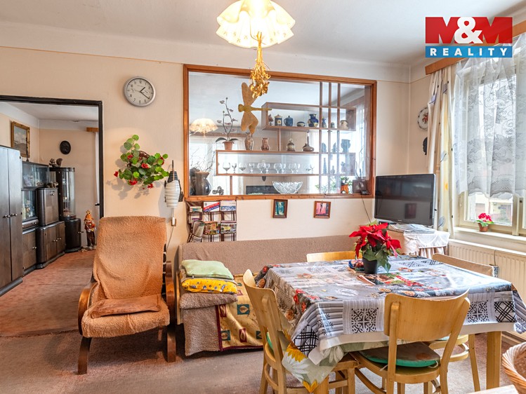 Prodej rodinného domu 205 m², pozemek 646 m² - foto 7