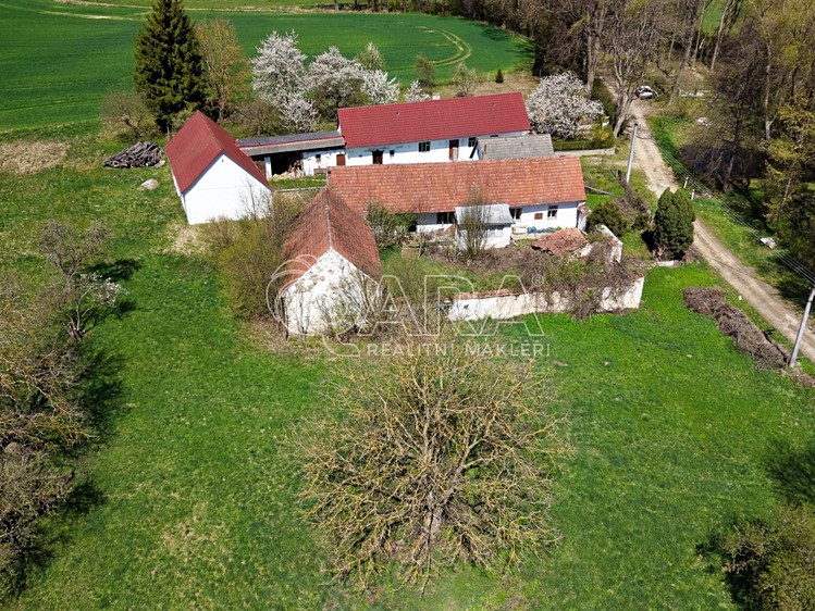 Prodej rodinného domu 83 m², pozemek 2 745 m² - foto 2
