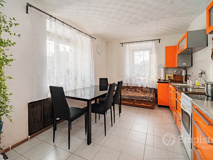Prodej rodinného domu 200 m², pozemek 1 369 m² - foto 6