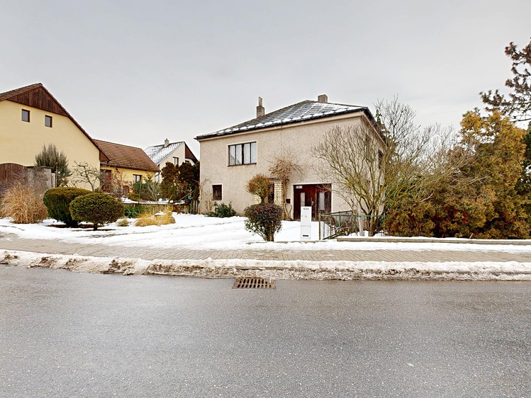 Prodej rodinného domu 138 m², pozemek 685 m² - foto 1