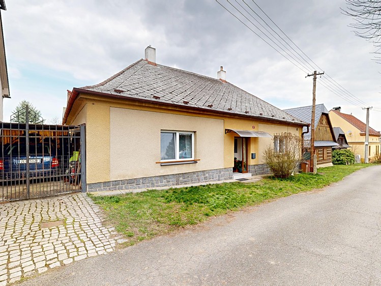 Prodej rodinného domu 150 m², pozemek 1 674 m² - foto 2