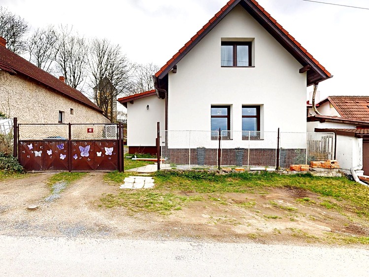 Prodej rodinného domu 207 m², pozemek 355 m² - foto 1