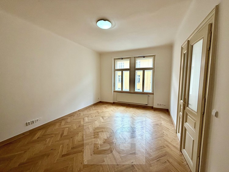 Pronájem bytu 3+1 95 m² - foto 8