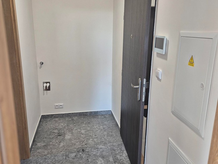 Pronájem bytu 1+kk 37 m² - foto 8