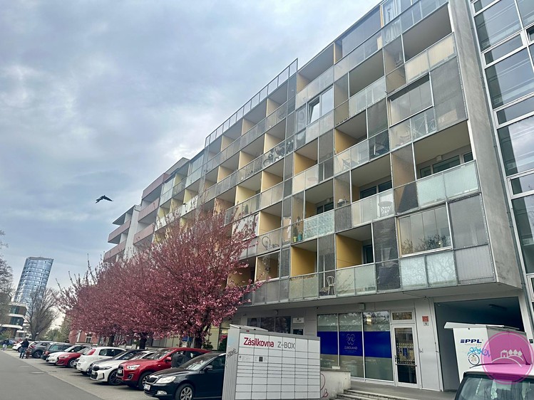 Pronájem bytu 1+kk 31 m² - foto 1
