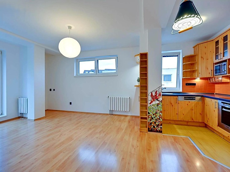 Pronájem bytu 3+kk 69 m² - foto 1