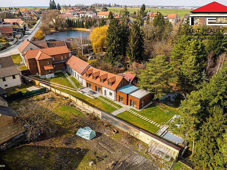 Prodej rodinného domu 561 m², pozemek 3 168 m² - foto 1
