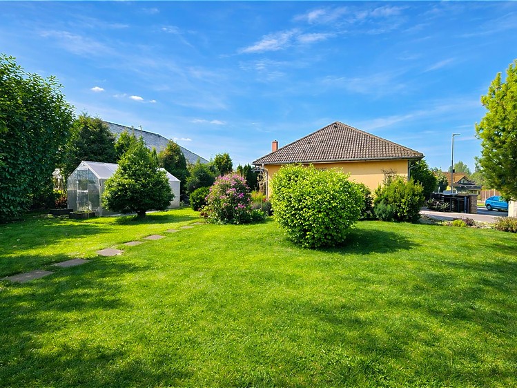 Prodej rodinného domu 139 m², pozemek 811 m² - foto 1