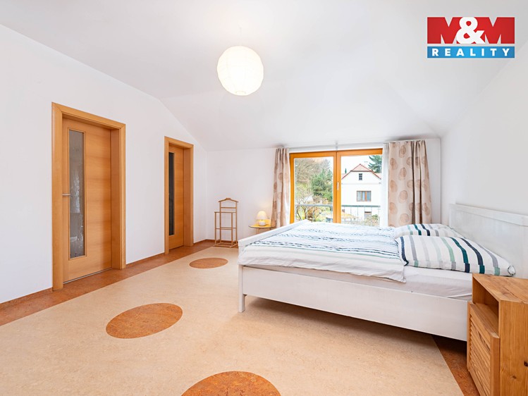 Prodej rodinného domu 230 m², pozemek 1 453 m² - foto 7