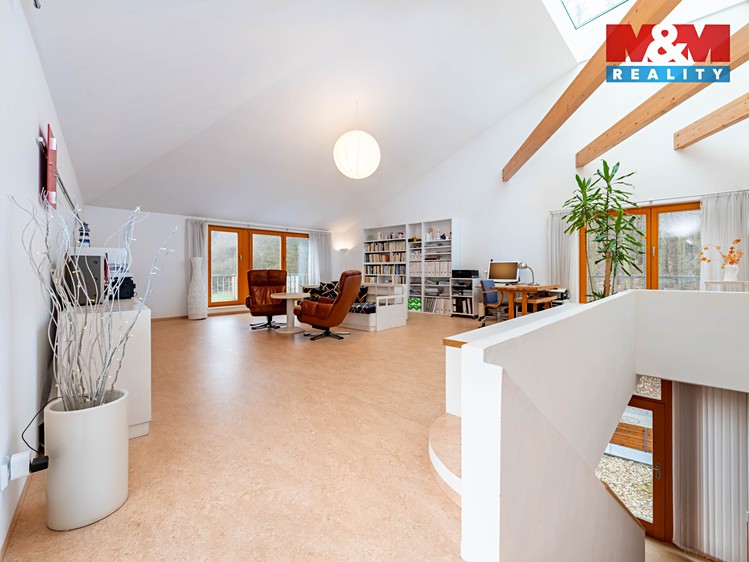 Prodej rodinného domu 230 m², pozemek 1 453 m² - foto 2