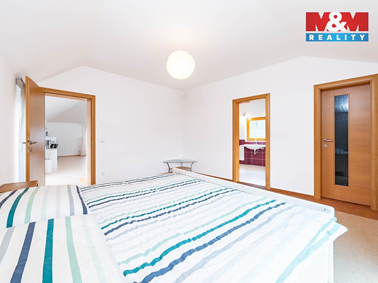 Prodej rodinného domu 230 m², pozemek 1 453 m² - foto 8