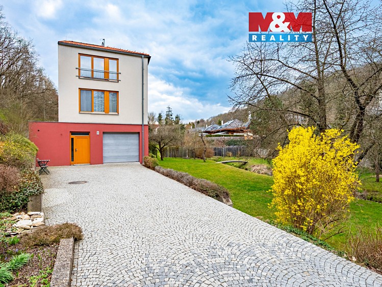 Prodej rodinného domu 230 m², pozemek 1 453 m² - foto 1