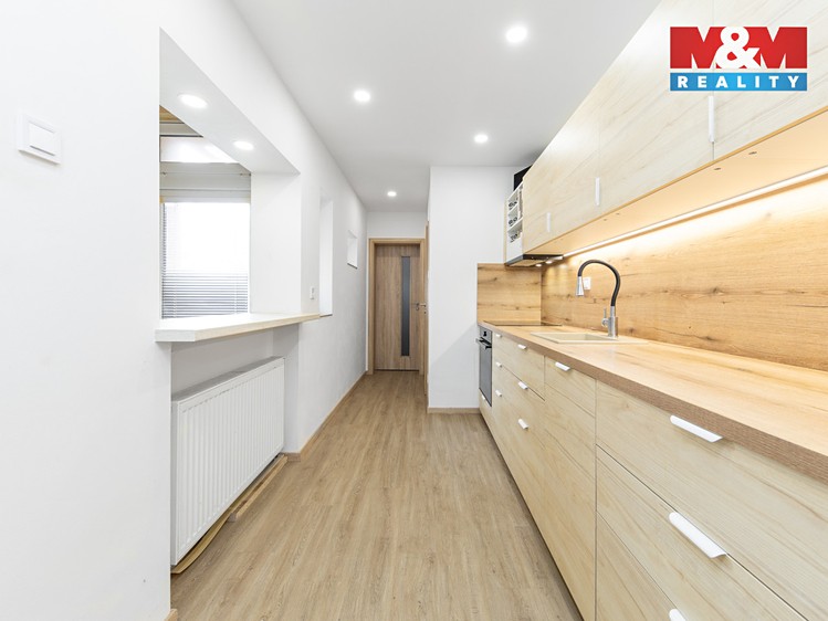 Prodej rodinného domu 290 m², pozemek 248 m² - foto 2