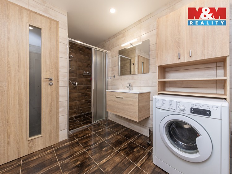 Prodej rodinného domu 290 m², pozemek 248 m² - foto 4