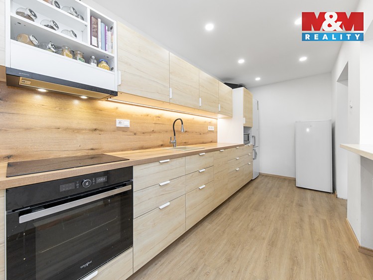 Prodej rodinného domu 290 m², pozemek 248 m² - foto 3