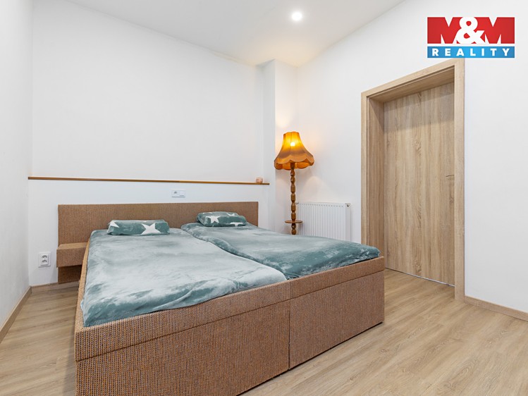 Prodej rodinného domu 290 m², pozemek 248 m² - foto 8
