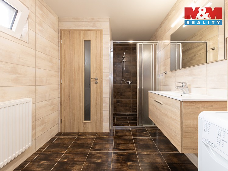 Prodej rodinného domu 290 m², pozemek 248 m² - foto 5