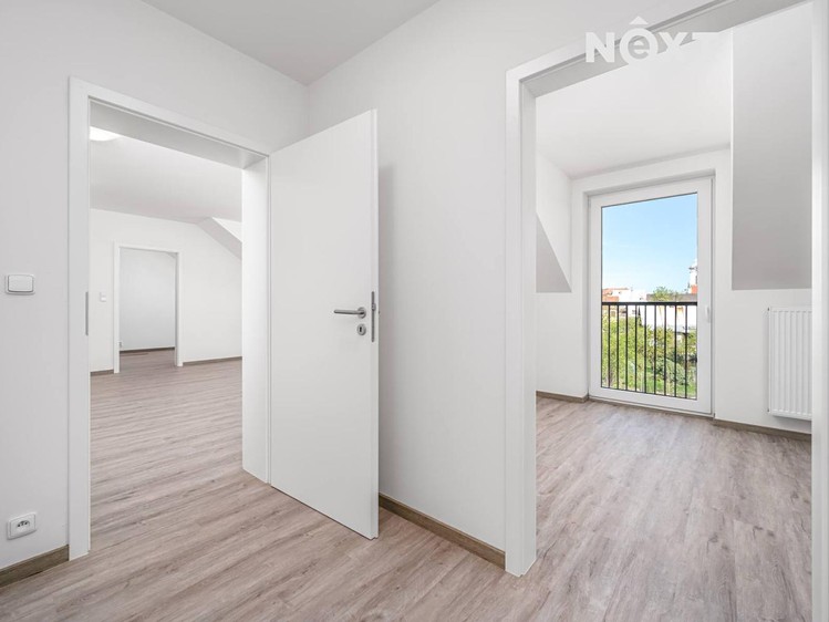 Pronájem bytu 3+kk 67 m² (Podkrovní) - foto 6