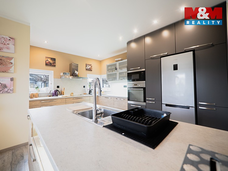 Prodej  rodinného domu 144 m², pozemek 550 m² - foto 3