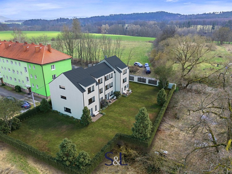 Prodej stavebního pozemku 1 026 m² - foto 1