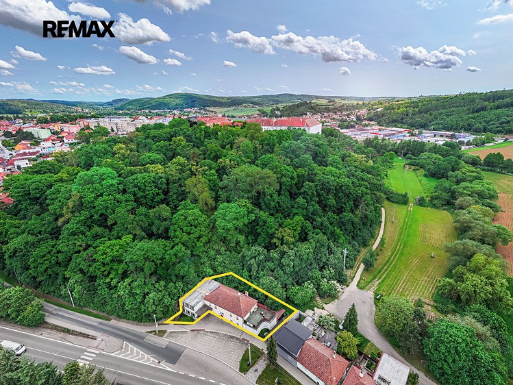 Prodej rodinného domu 394 m², pozemek 286 m² - foto 5